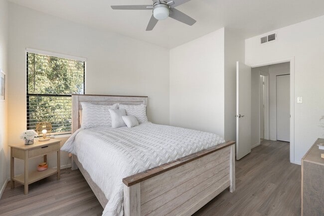 Building Photo - Scottsdale Condo!