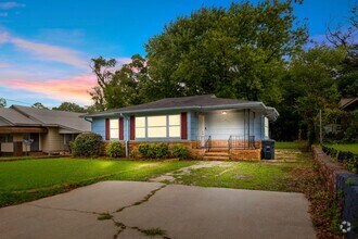 Building Photo - Spacious beautiful 4-bedroom 1 bath home