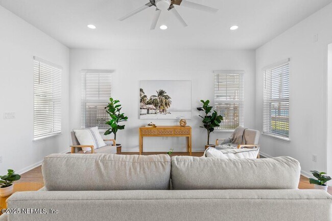 Building Photo - 469 Marquesa Cir