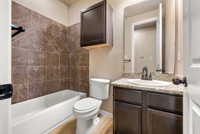 Building Photo - AVAILABLE NOW! 3 BEDROOM DUPLEX LOCATED IN...