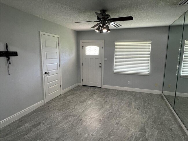 Building Photo - 208 N Glen Ave