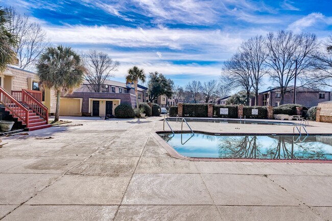 Building Photo - Welcome Home - Spacious Apartment with Mod...