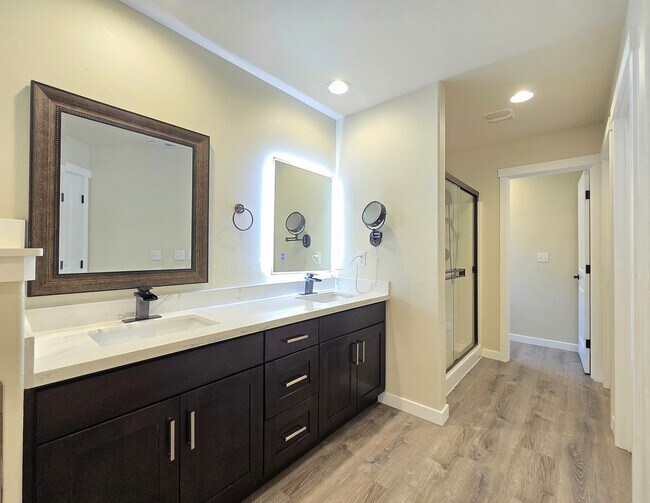 Building Photo - 4 Bedroom Home in Lake Stevens Now Available!