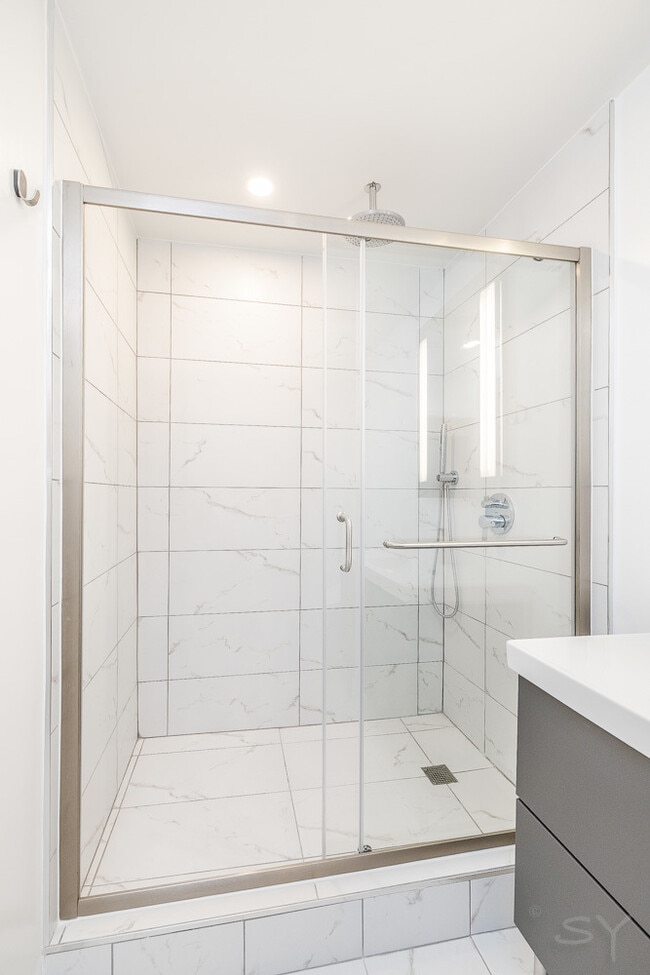 Building Photo - 1021 S State St