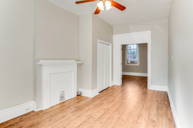 Building Photo - 1816 Green St