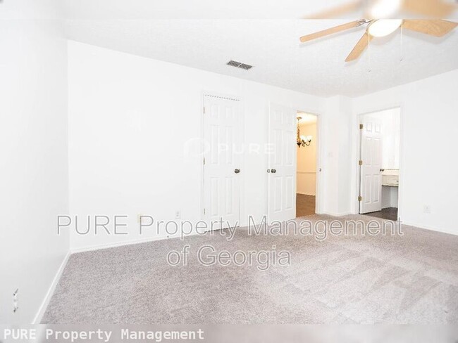 Building Photo - 2408 Country Park Dr