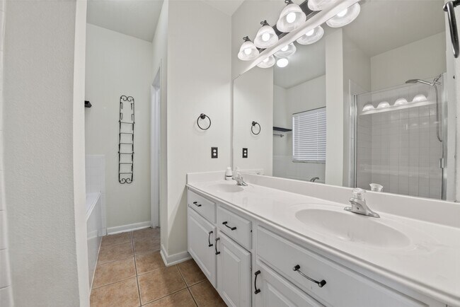Building Photo - 9762 Wheaton Edge Ln