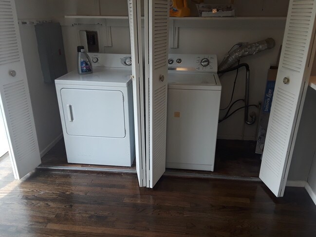 Laundry - 2012 N Larrabee St