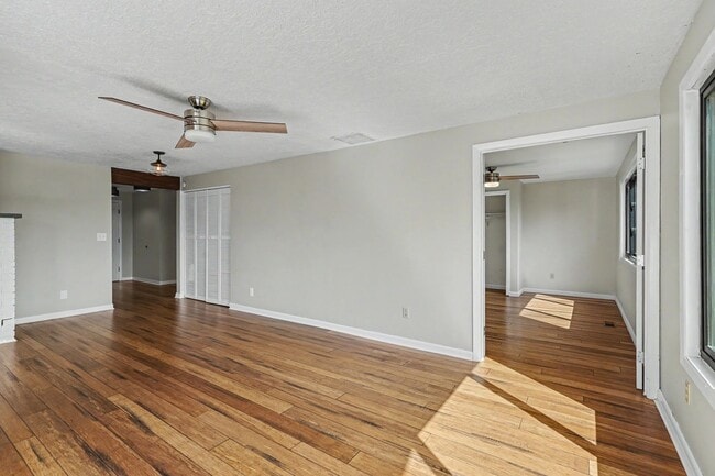 Building Photo - 4 bed, 2 bath single-level home in quiet West Salem neighborhood!