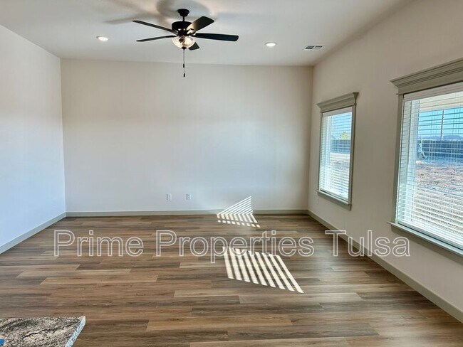 Building Photo - 13507 S 95th E Ave
