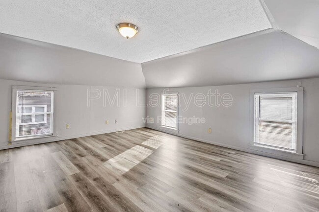 Building Photo - 106 E Vine St