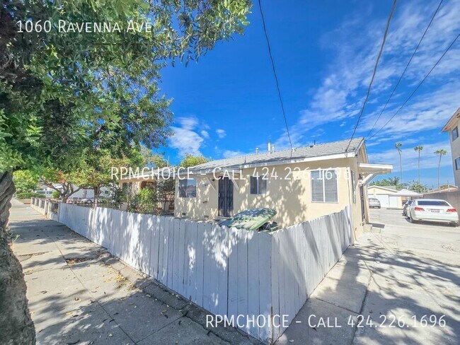 Building Photo - 1060 N Ravenna Ave