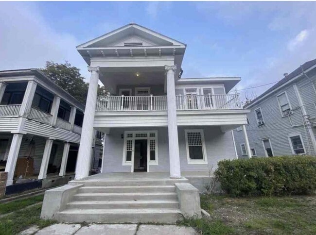 Primary Photo - 639 W Elmira St