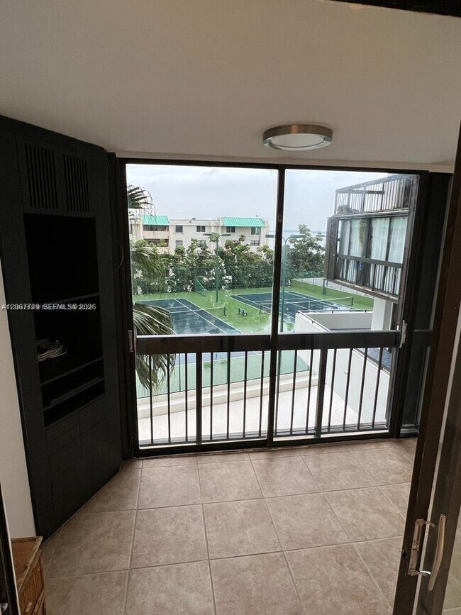 Building Photo - 2333 Brickell Ave