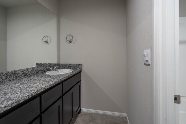 Building Photo - 7616 Silver Crk Ct