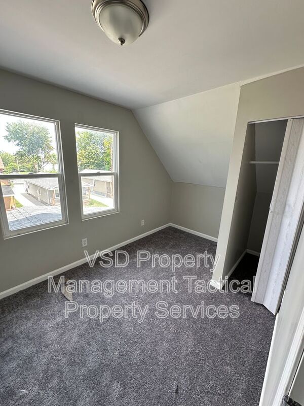 Building Photo - 10816 Grandview Ave