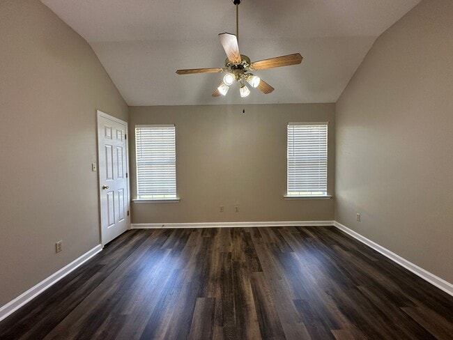 Building Photo - Olive Branch/ Center Hill Area- 3BR/ 2BA AVAILABLE NOW! New Flooring and Freshly Painted!