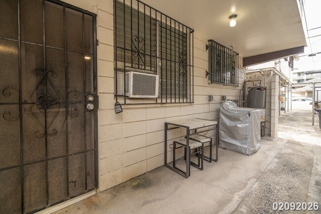 Building Photo - EXCELLENT Location near Waikiki, Alamoana, UH (Moiliili)