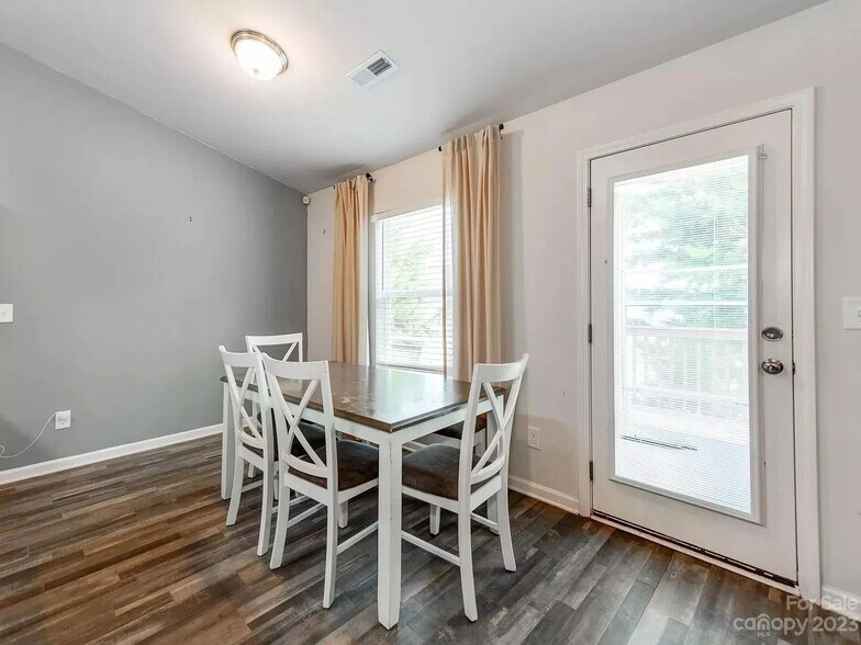 Building Photo - 1016 Amberlight Circle