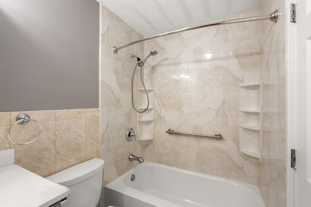 Building Photo - 96 Fountain Ln