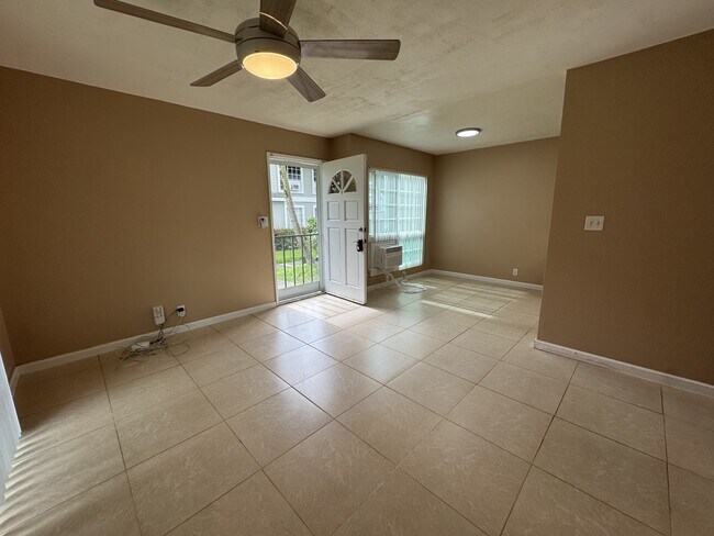 Building Photo - 46-1031-1031 Emepela Wy