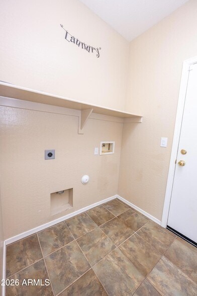 Building Photo - 2023 W Shackleton Dr