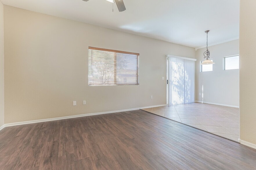 Building Photo - 1190 S Red Rock Ct