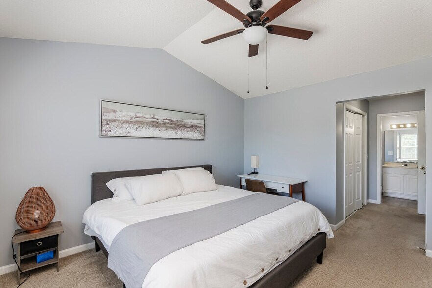 Building Photo - 425B6 Summit Terrace Ct