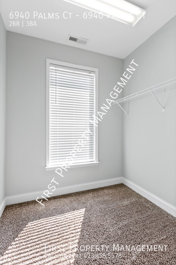 Building Photo - 6940 Palms Ct