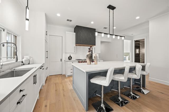 Building Photo - 2955 Sunset Blvd