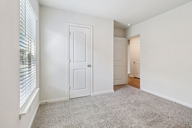 Building Photo - 401 Abram Ave