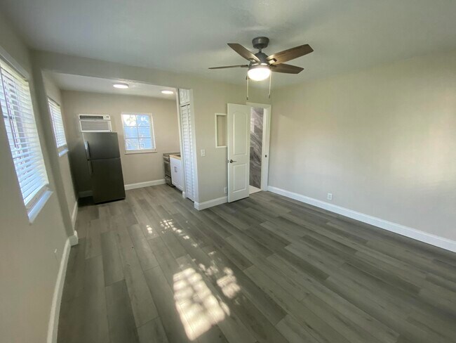 Building Photo - 10 N Palmway