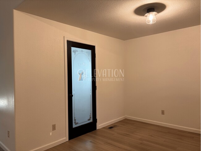 Building Photo - 61875 Avonlea Cir