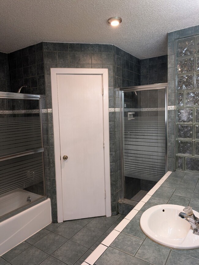 Building Photo - 11020 San Jacinto Dr