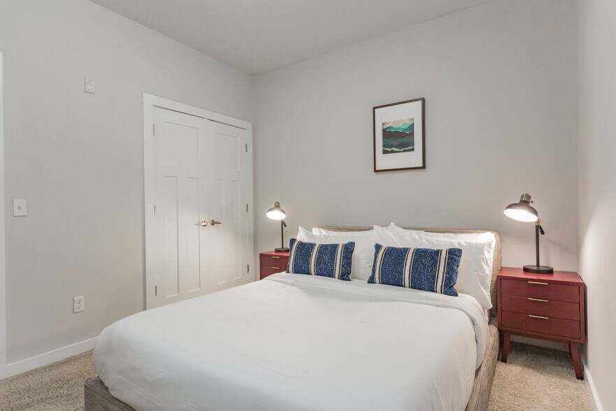 Building Photo - 1016 18th Ave S