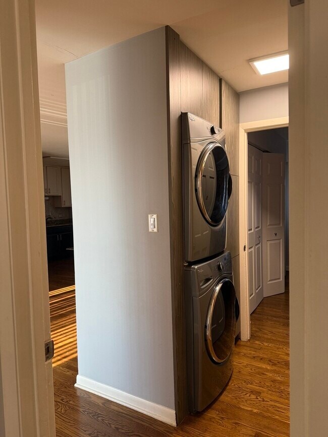 Building Photo - 1710 Dempster St