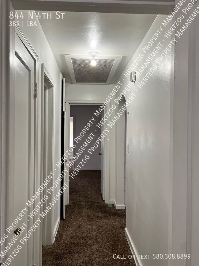 Building Photo - 844 N 4th St