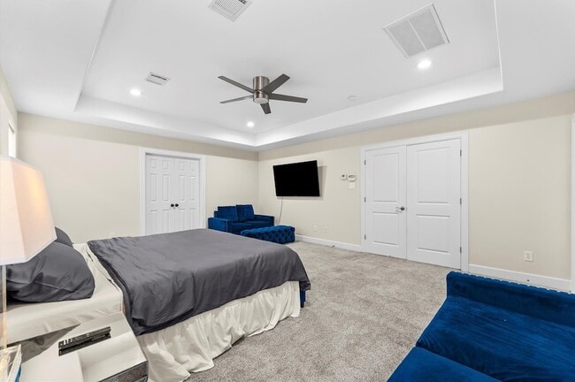 Building Photo - 3045 Clinton Dr