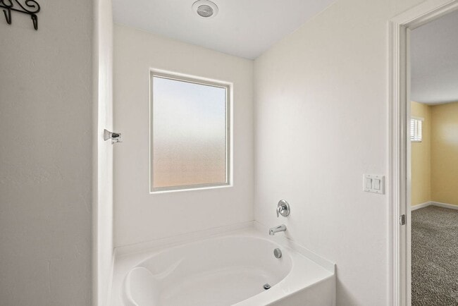 Building Photo - This very popular 2-story home floor plan ...