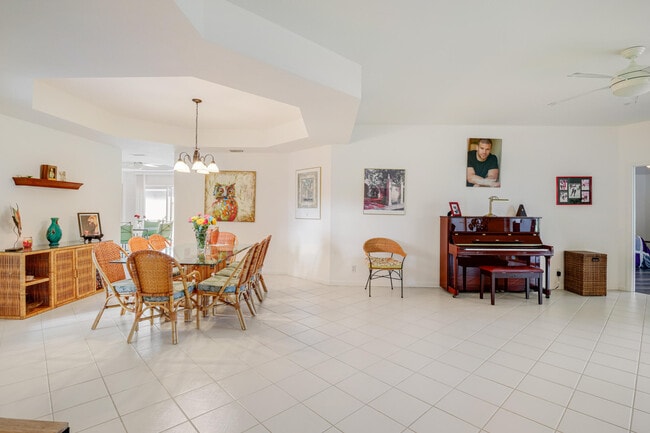 Building Photo - 11570 Briarwood Cir