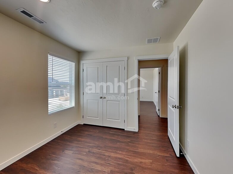 Building Photo - 9412 W Shumard St