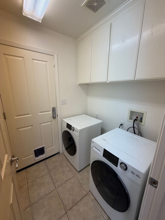 Building Photo - 4 Bed 3 Bath In The Bridges, San Ramon