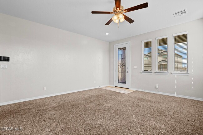 Building Photo - 585 Issa Circle