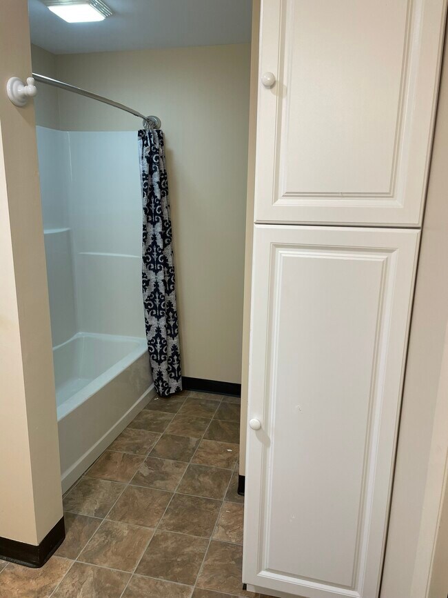 Building Photo - 2410 Bell St