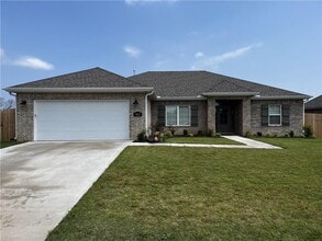 Building Photo - 5740 Lavender Ave