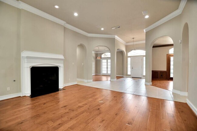 Building Photo - 6615 Butler Oaks Ct