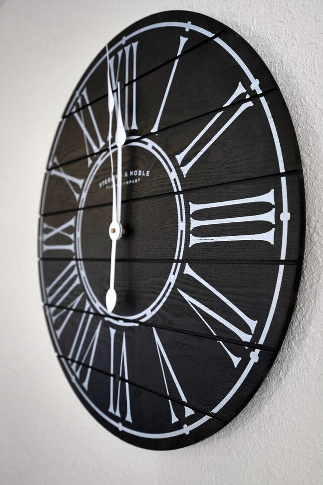 Building Photo - Modern Furnished 2 Bed/2 Bath Home • Laundry • Internet Included