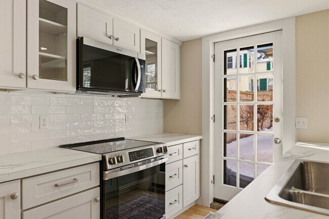 Building Photo - 25 Munroe St