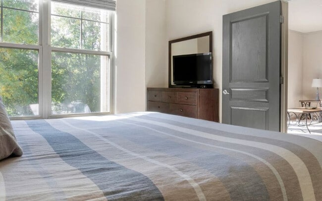 Building Photo - 1100 Ashwood Pkwy