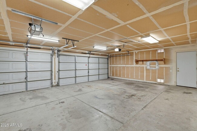 Building Photo - 542 N Palo Verde